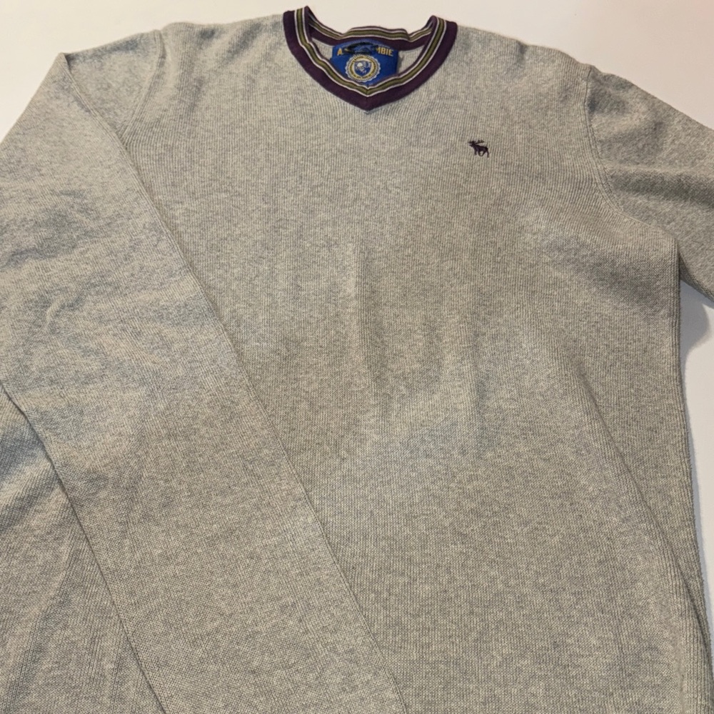 80’s Vintage Abercrombie & Fitch 100% cotton V-Neck‎ sweater!
